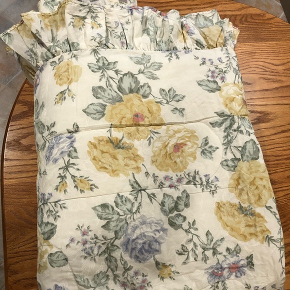 Single/twin bed blanket & eyelet mattress cover - Picture 2 of 11